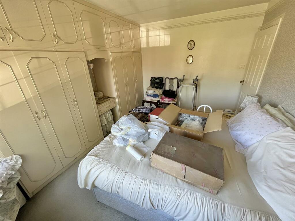 Bedroom 1 Aspect 2.jpg