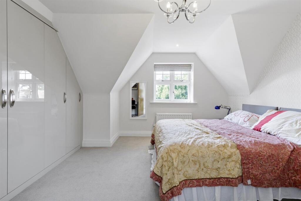 6-Coplestone-Chase-Cranley-Road-Guildford-GU1-2JW-