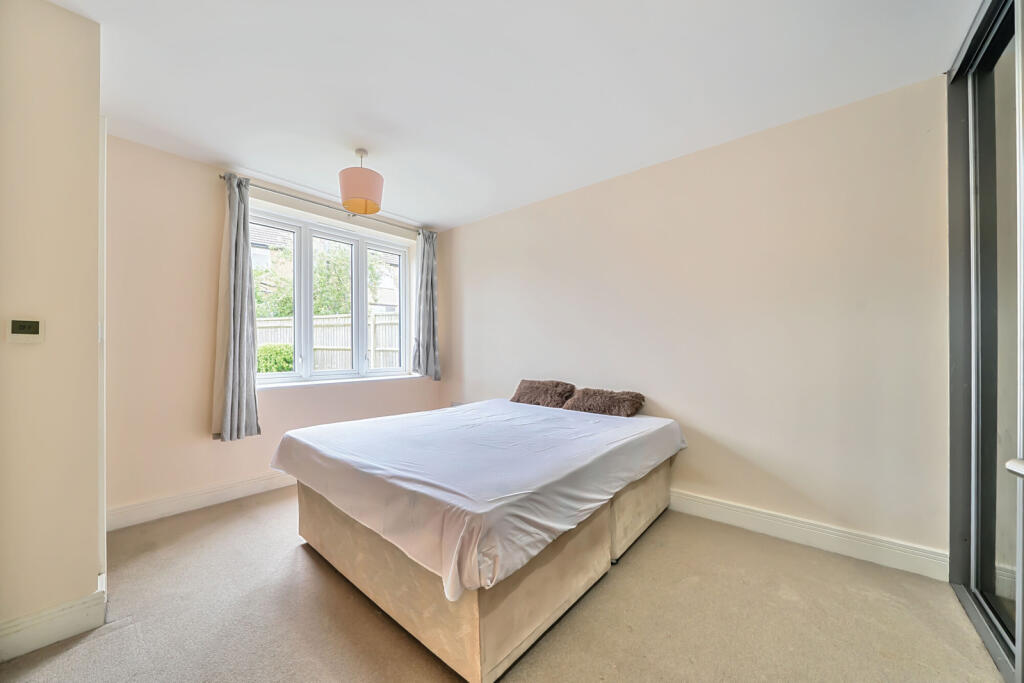 1302873-18-683efb...