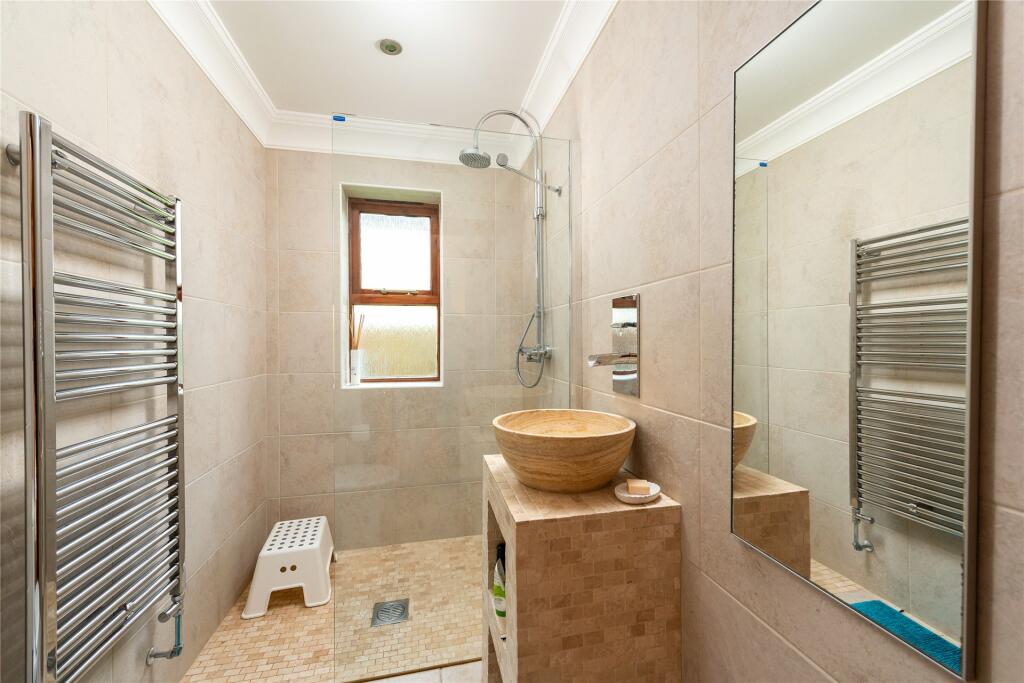 Annexe Shower Room