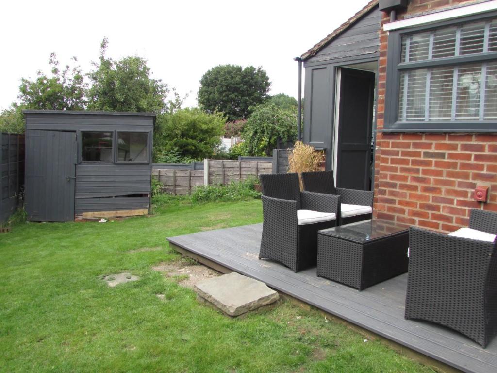 NewtonRd33gdn2.JPG