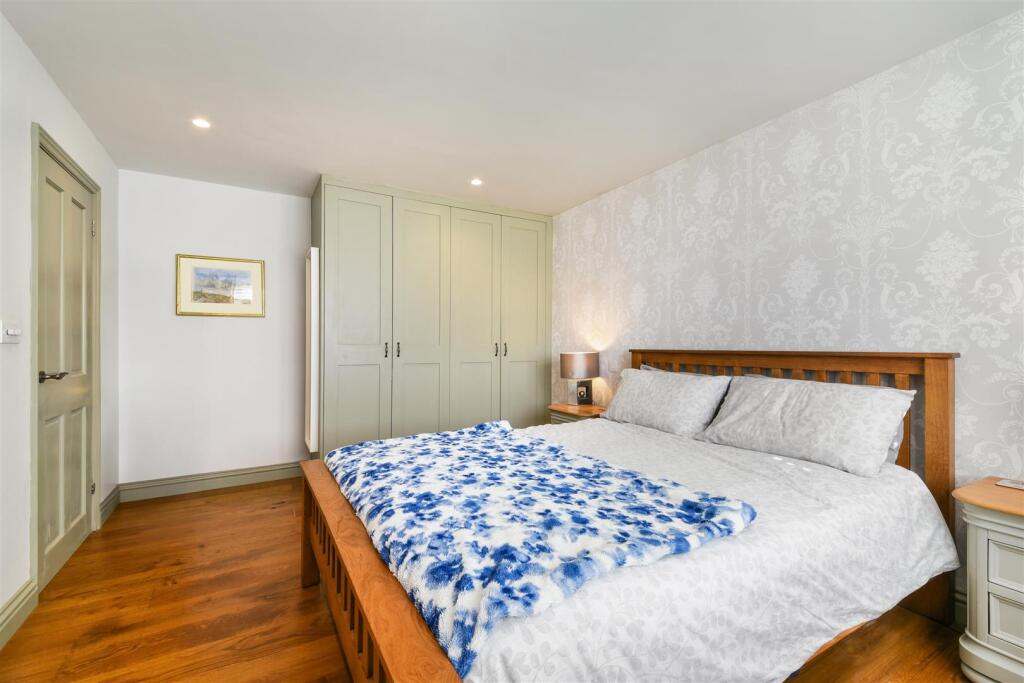 SALTASH CLOSE, 6- (3).jpg