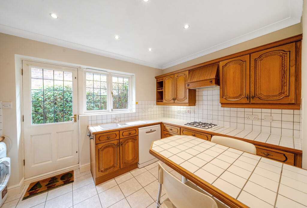 1328770-6-6880b82...