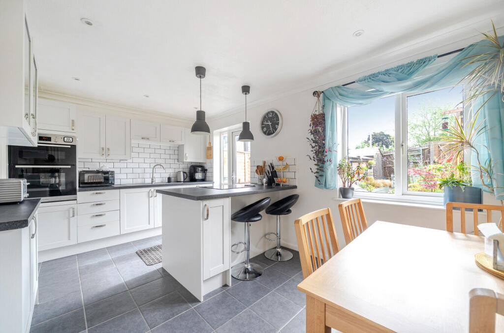 1299321-4-683820b...