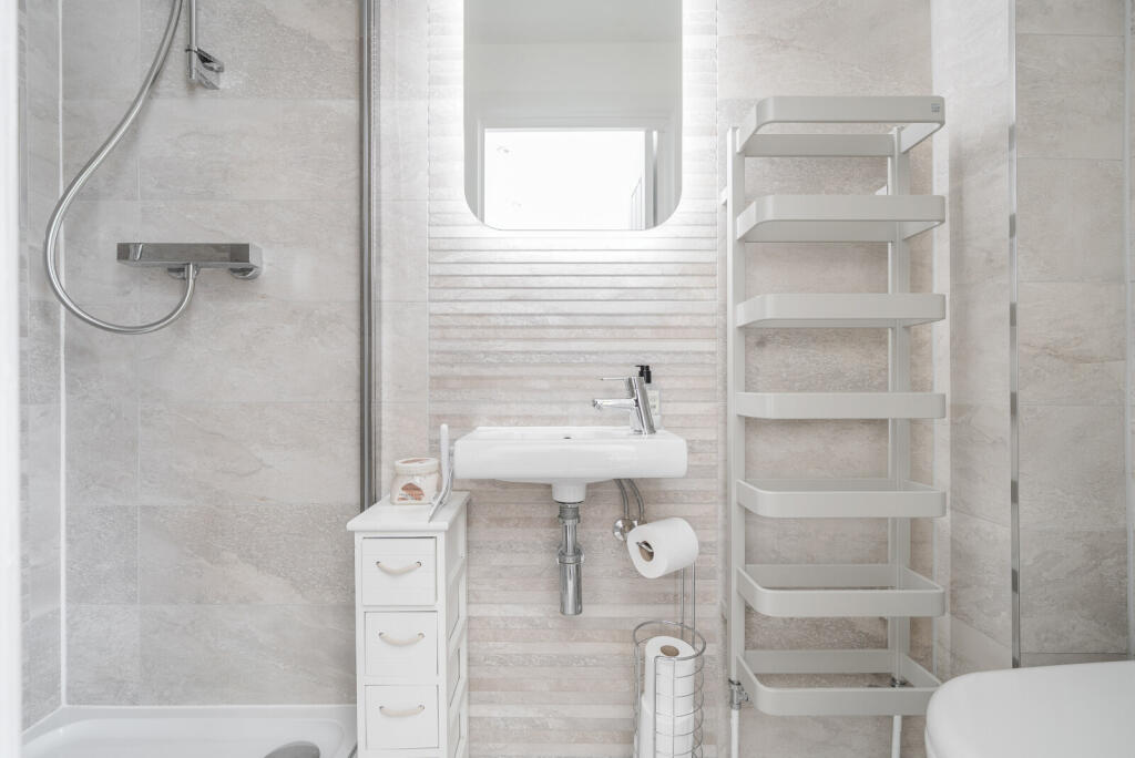 1299152-9-68385ae...