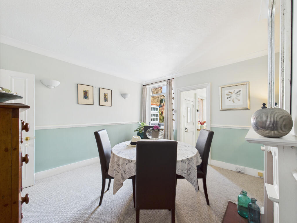 CAM01354G0-PR0572-STILL004