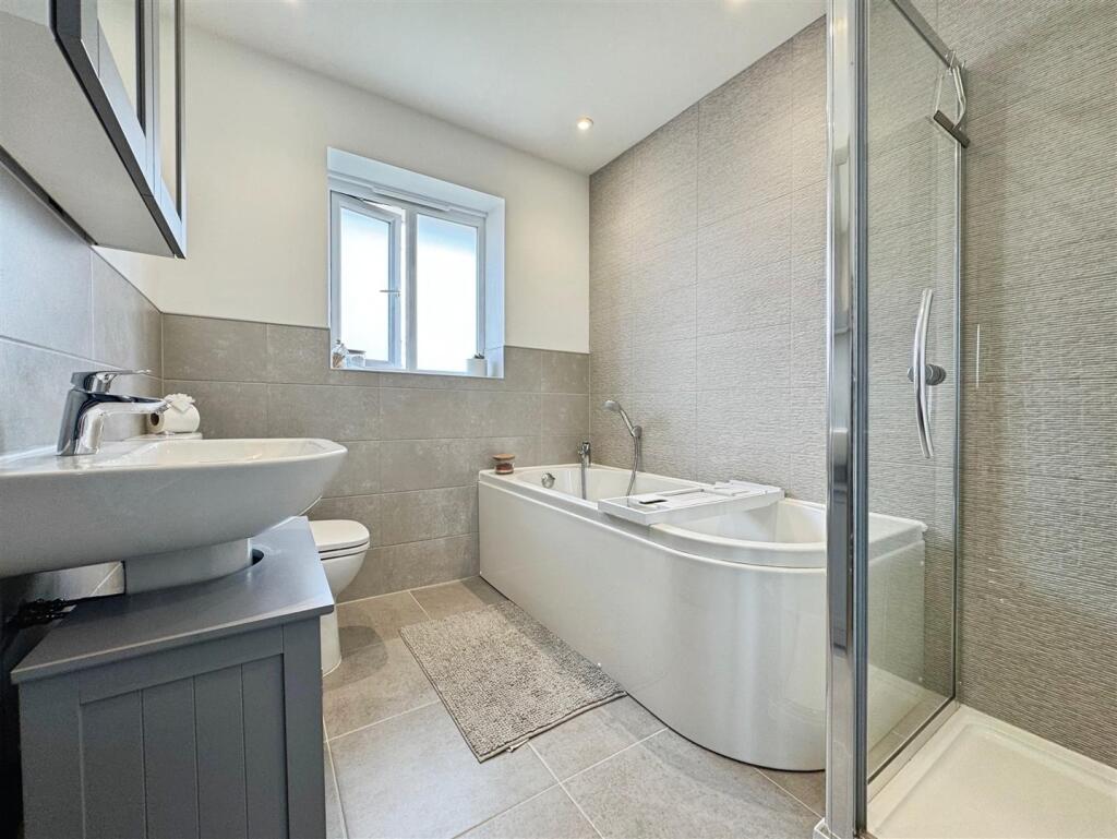 6ff60f68--4E0D-BA79-56E7AF4911EB-33767-0000183E7E6