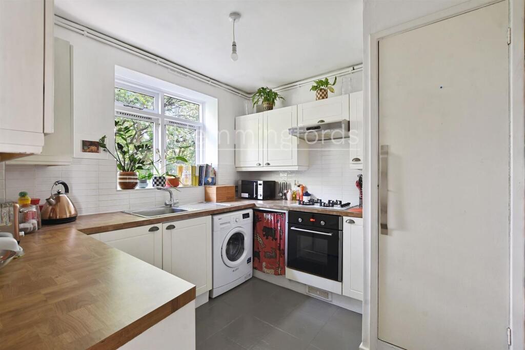 09-281aGCHMF - 34 Cluse Court - Ktichen -Original 