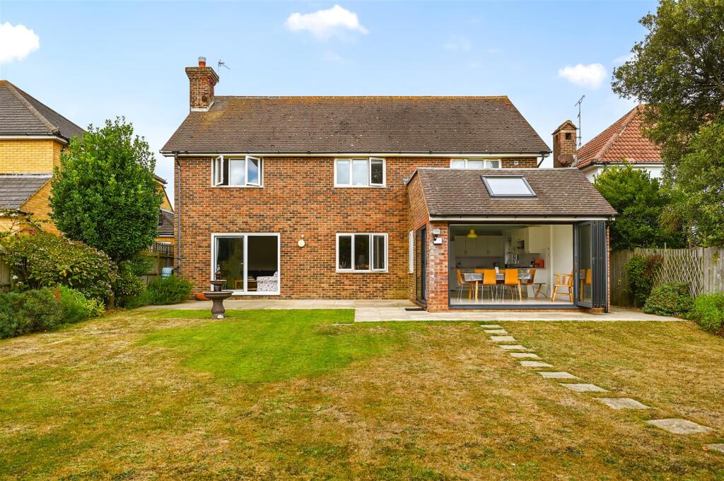 5 HARTFIELD ROAD (25).jpg