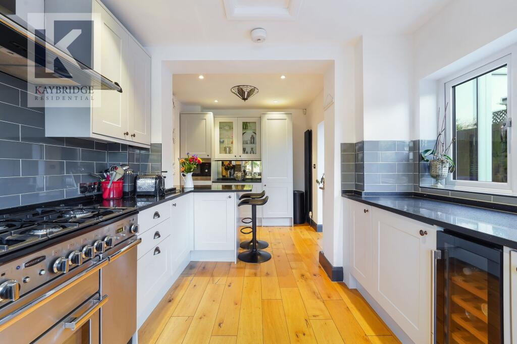 St. Clair Drive, Worcester Park - KT4 8UG