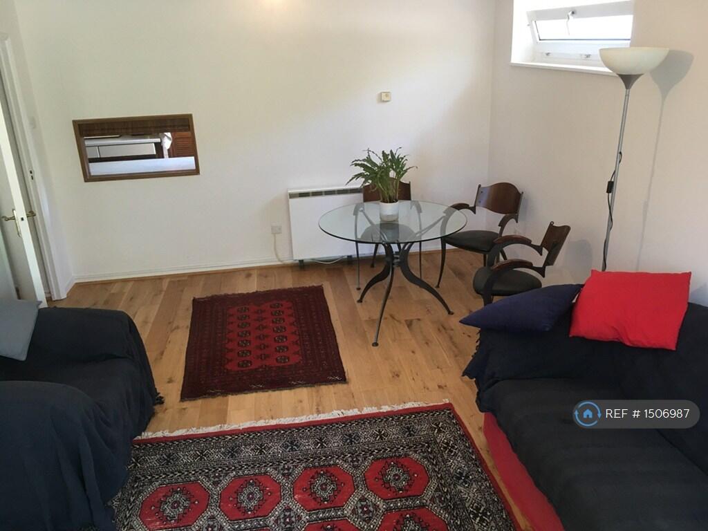 Sitting/Dining
