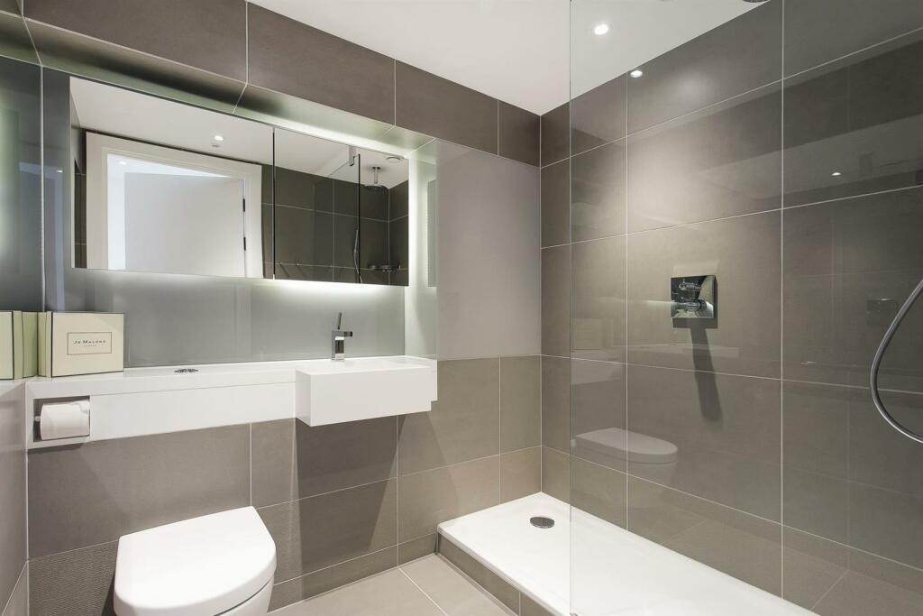 25-Shower.JPG