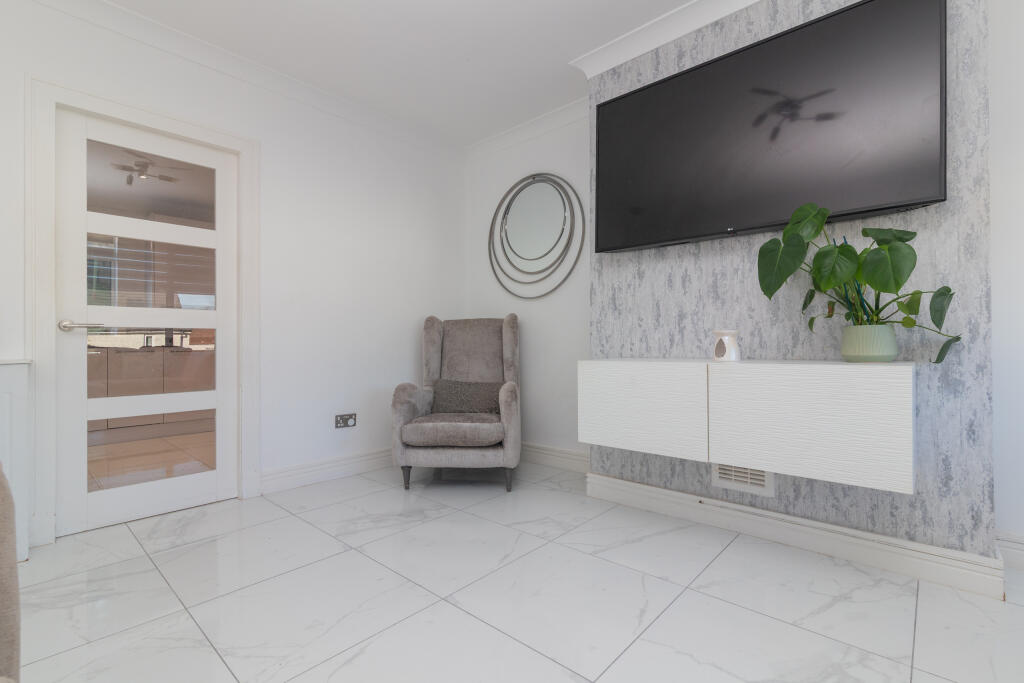 10 burnfoot crescent paisley pa2 8nr-11