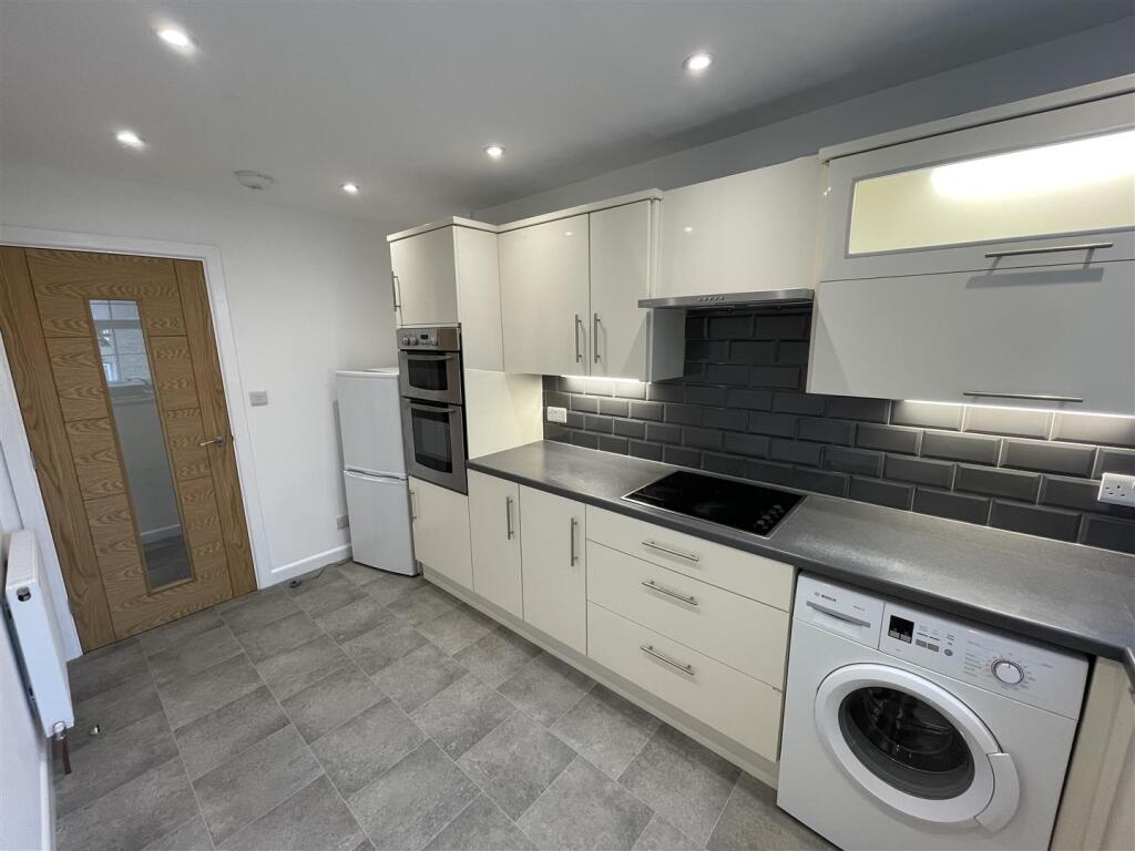 Kitchen 4.jpeg