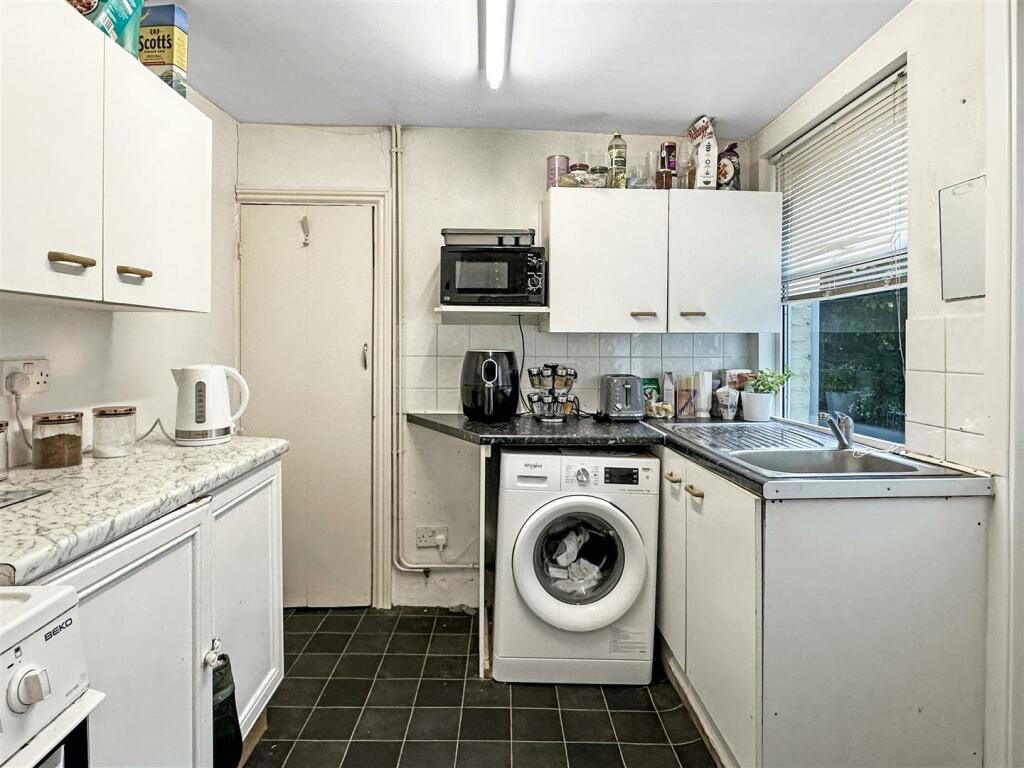 kitchen b.jpg