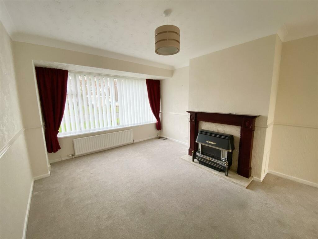 Lounge 1.jpg
