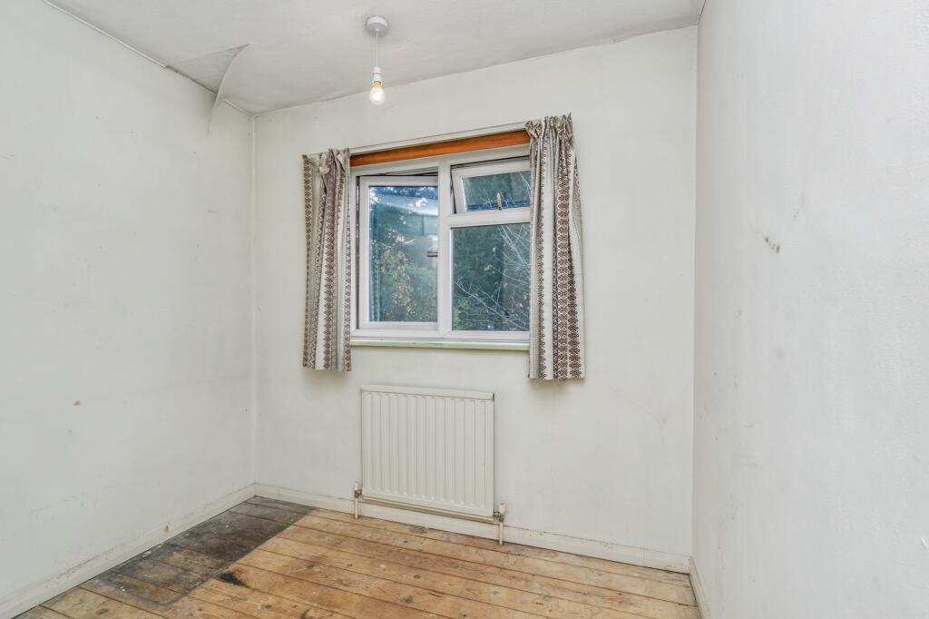 5 West Road, Farnborough, Hampshire, GU14 8EZ