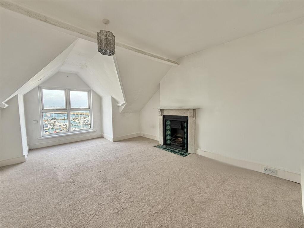 Flat 3 - Living Room.jpg