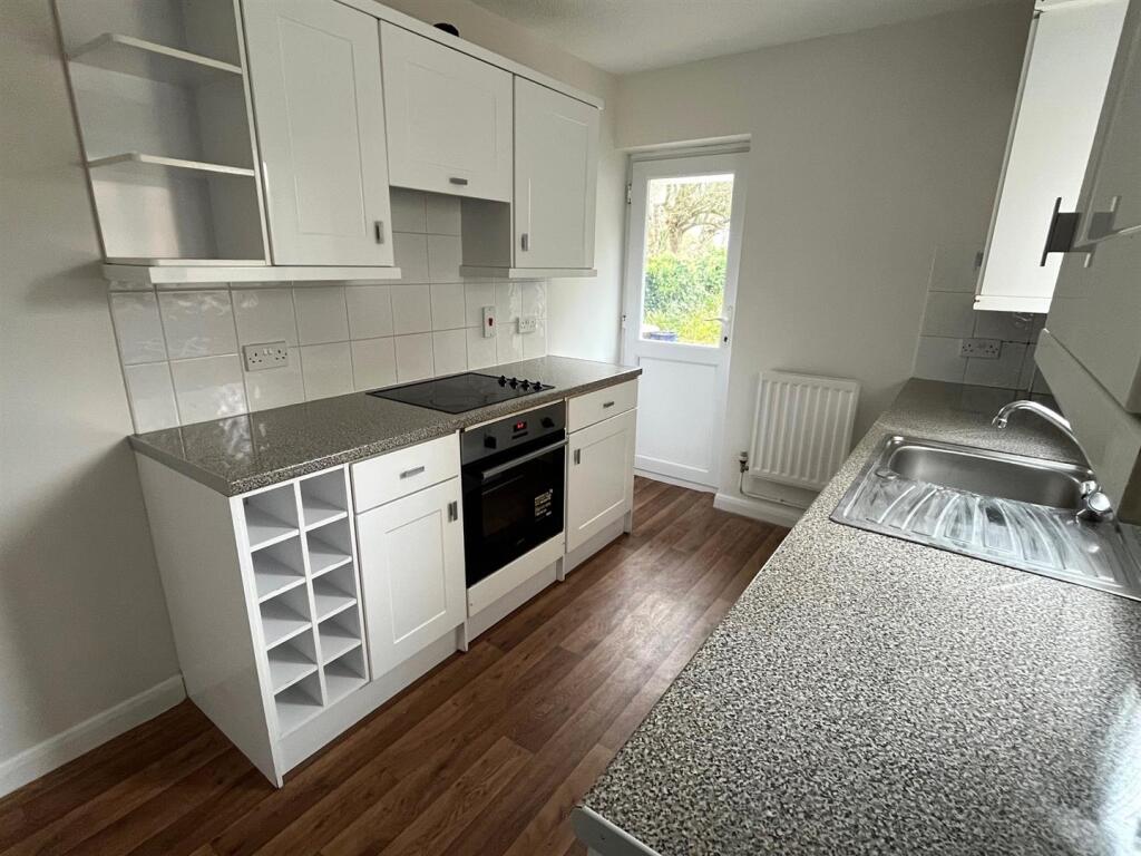 Kitchen 2.jpg