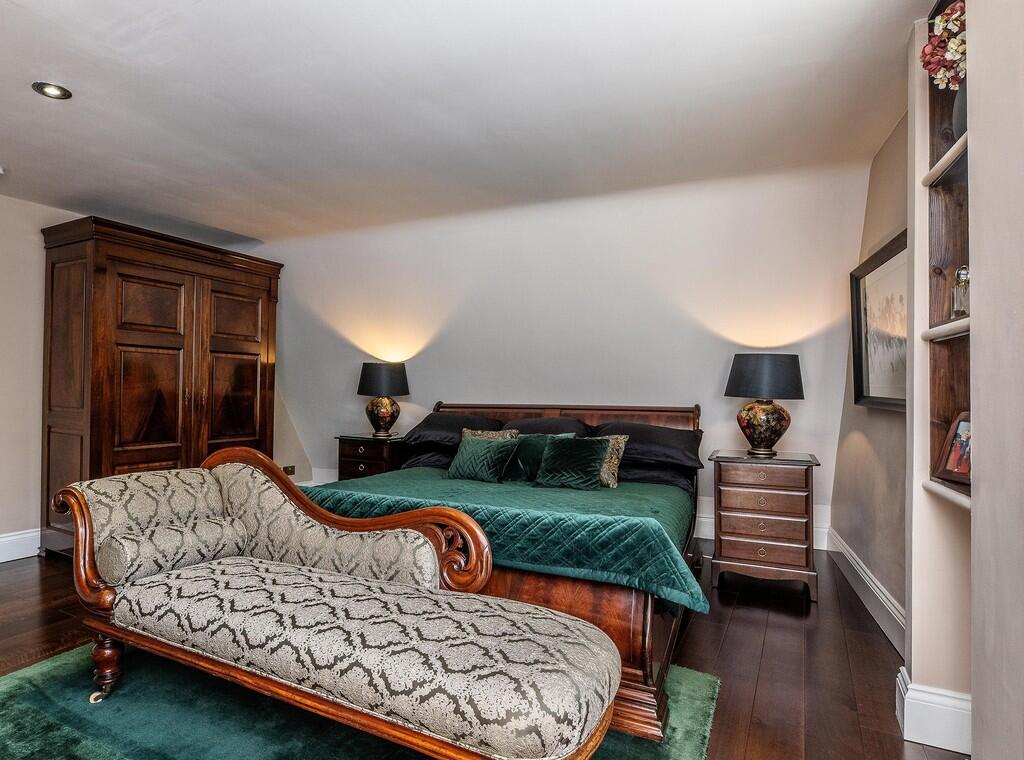 15 Bedroom suite ...