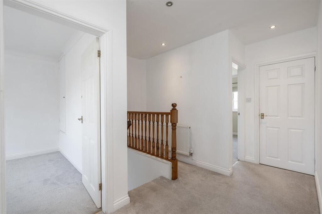 10 Milton Close_6.jpg