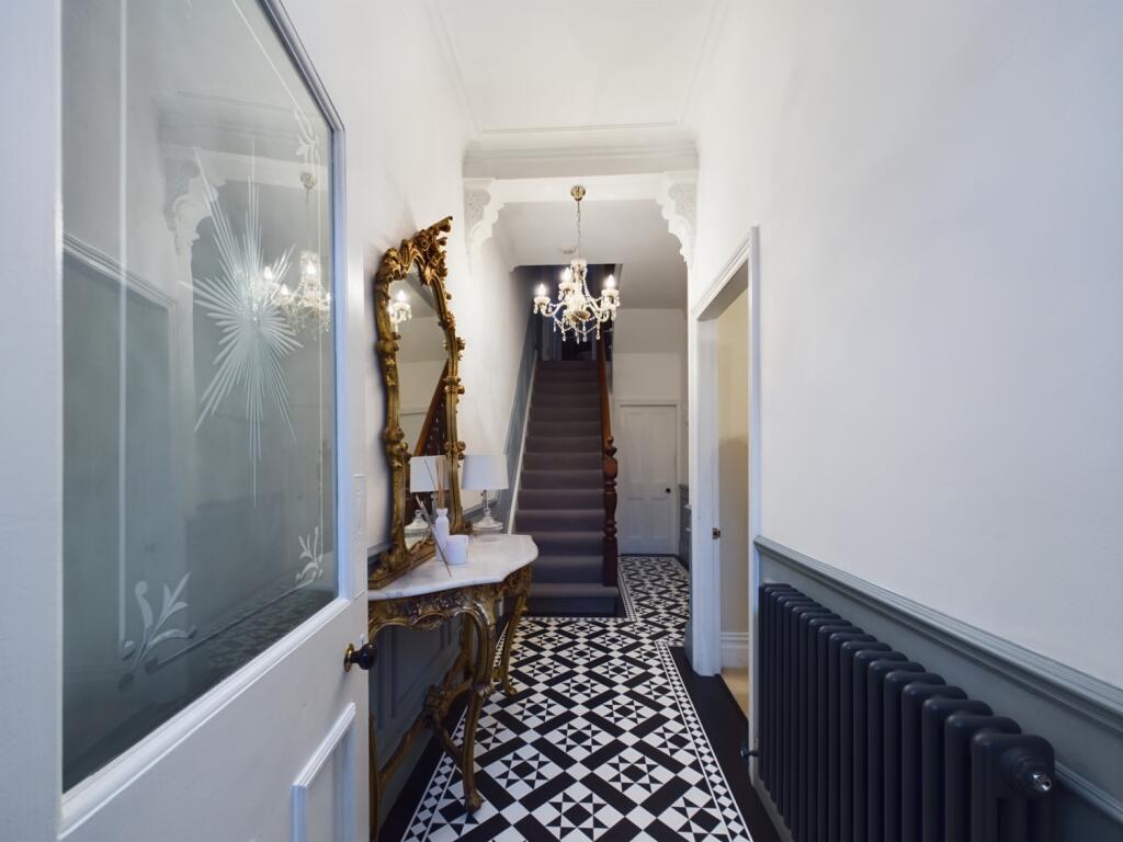 CAM02195G0-PR0064-STILL004