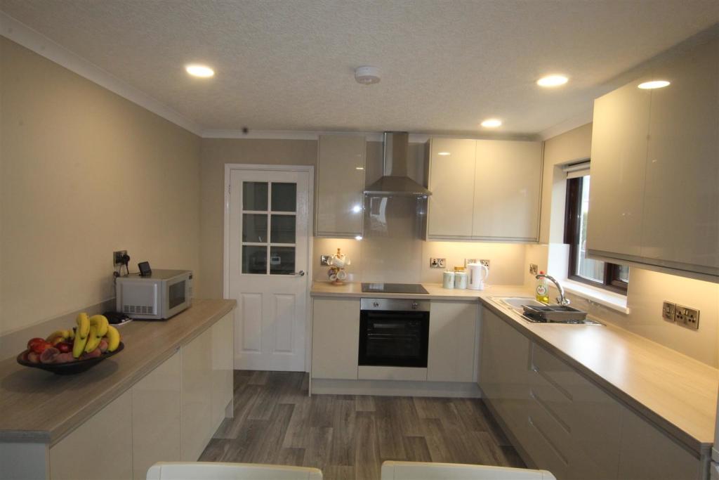kitchen (2).JPG