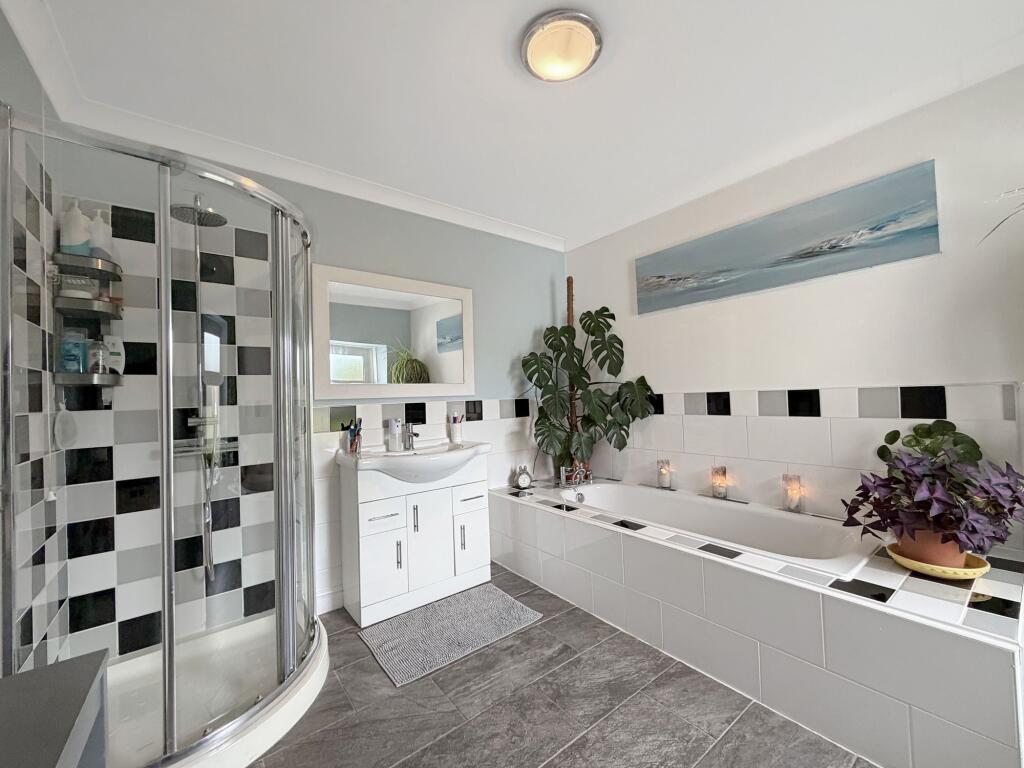 Bath/Shower Room