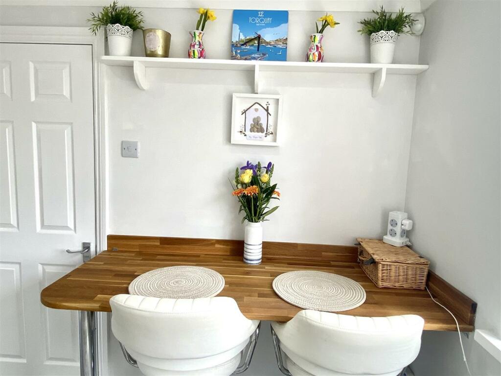 KITCHEN/BREAKFAST ROOM
