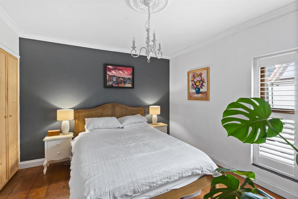 12 Gladstone - 014.JPG