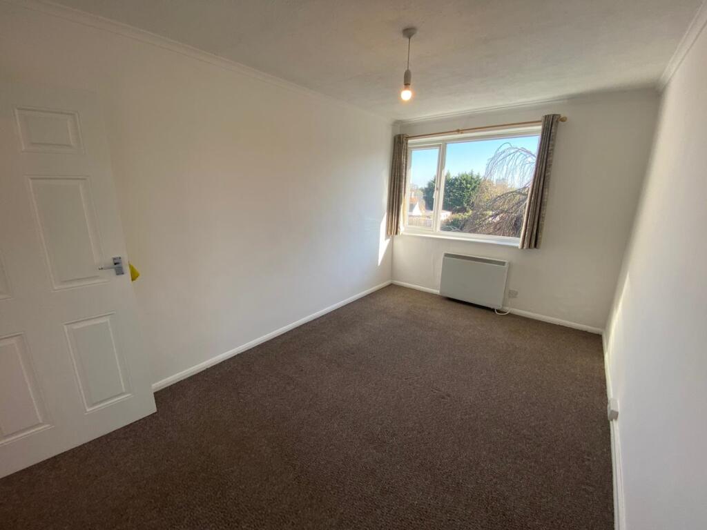 Bedroom 1 (2)