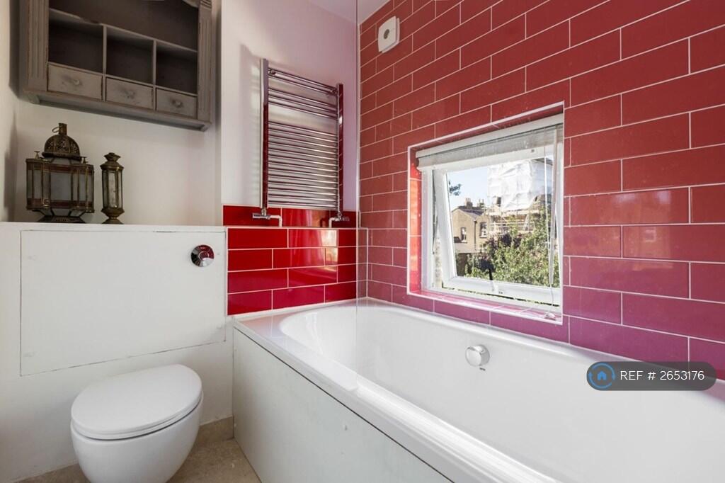 Master Bedroom 2 Ensuite 