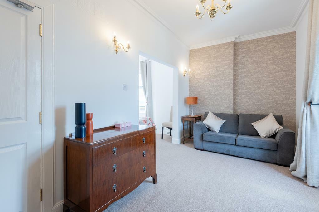 MASTER SUITE rear