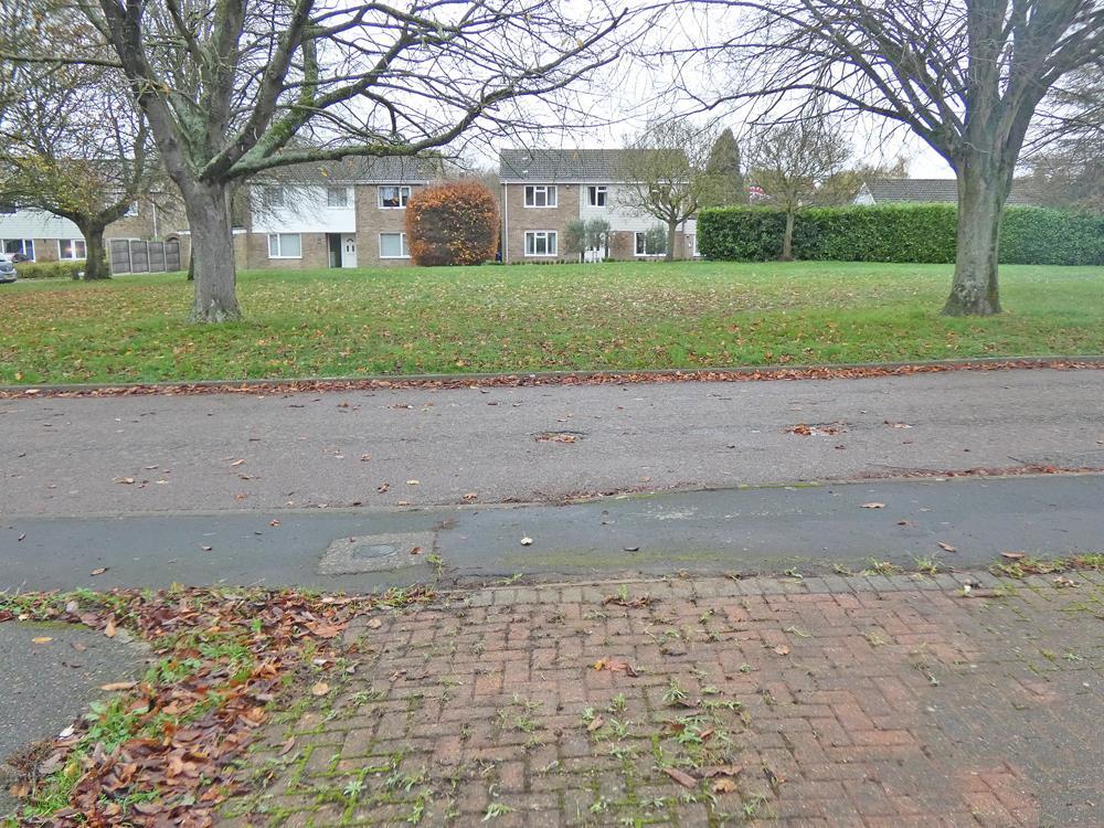 2281viewfromfrontovergreen.jpg