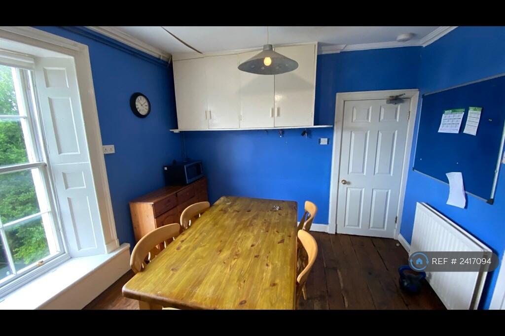 Large Bright Dining Area 