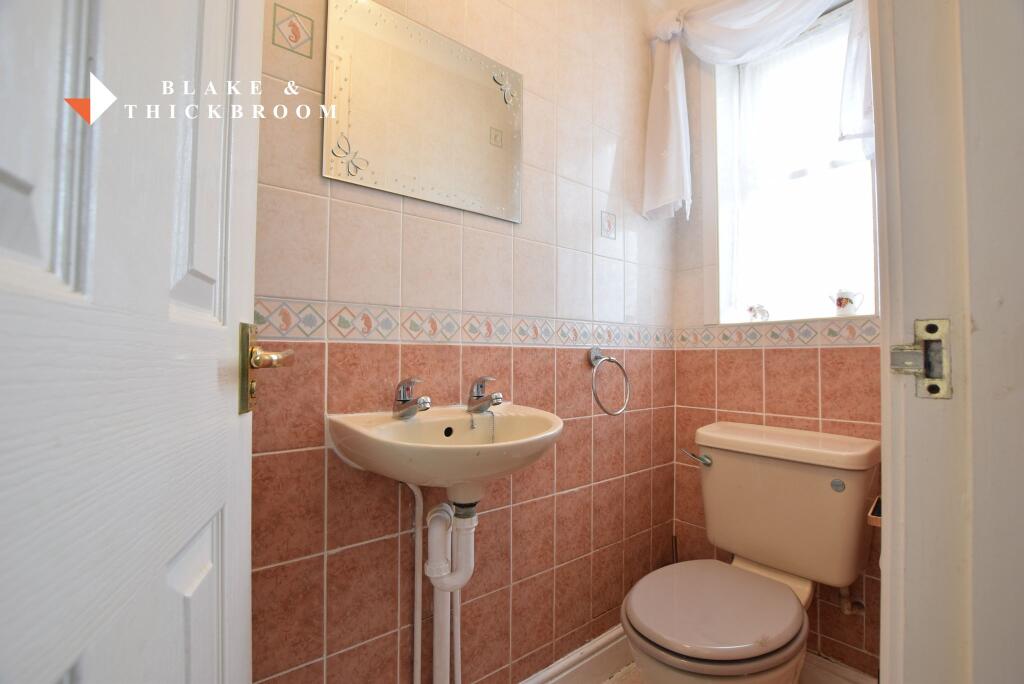 GROUND FLOOR CLOAKROOM