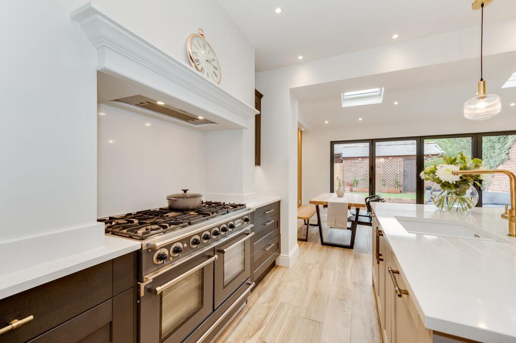 OPEN PLAN KITCHEN/DINING ROOM