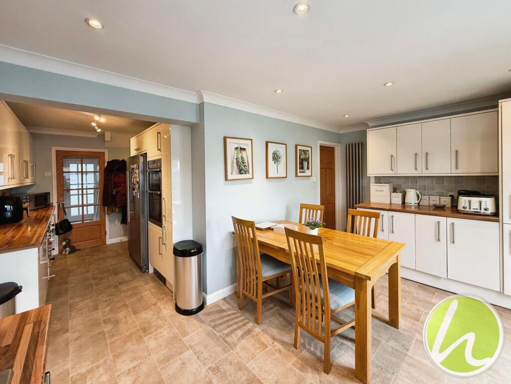 Kitchen/ Dining Area