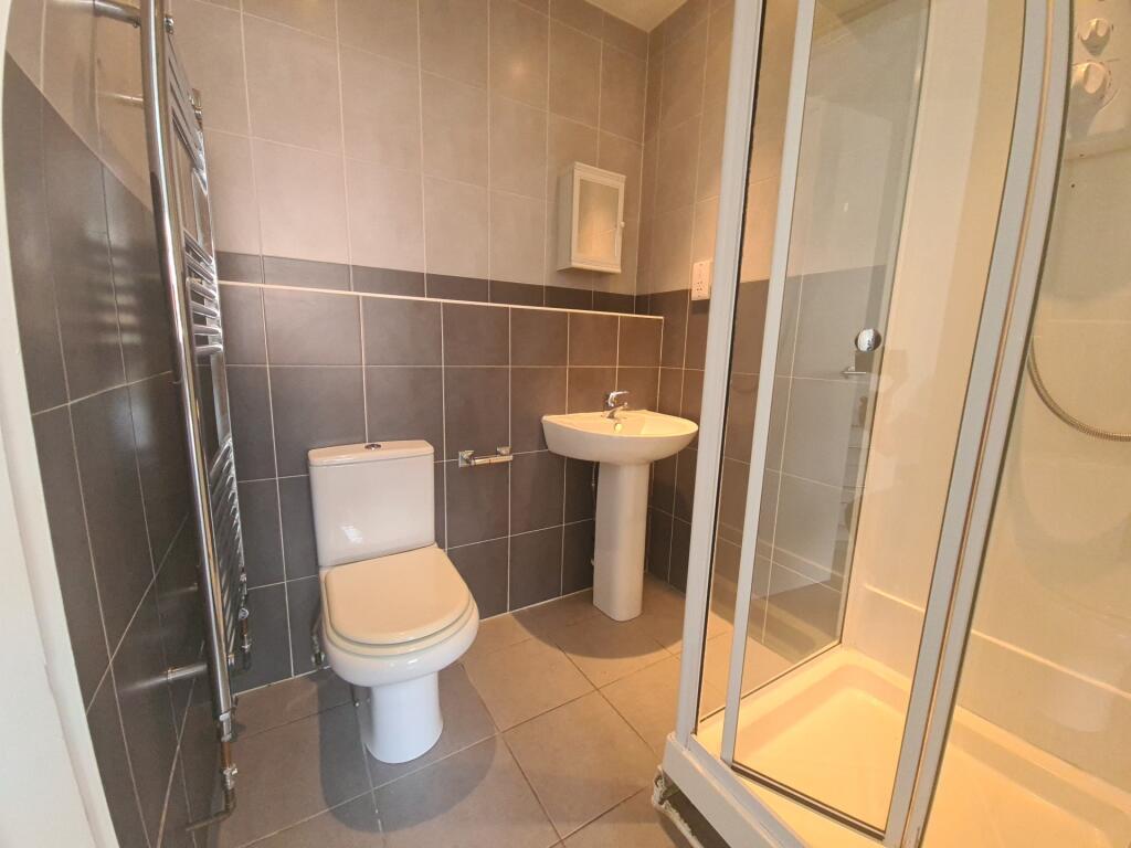 Modern bathroom suite featuring a clean and wel...