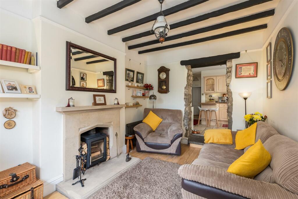 Undercliffe 23 Sitting Room-1.jpg