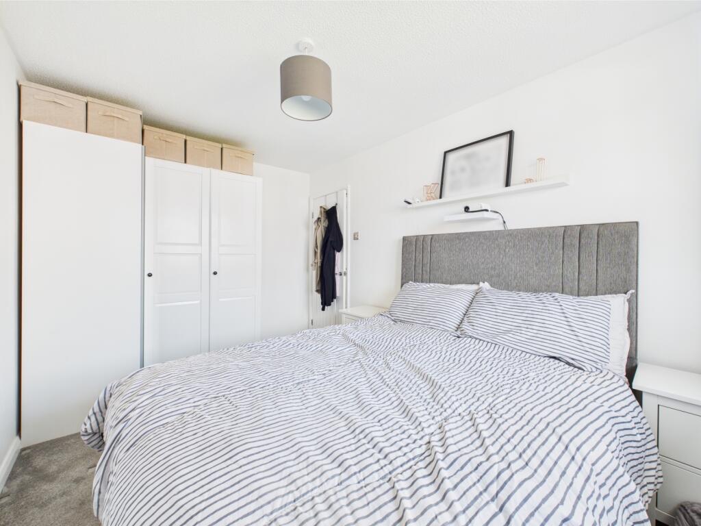 CAM03729G0-PR0032-STILL024