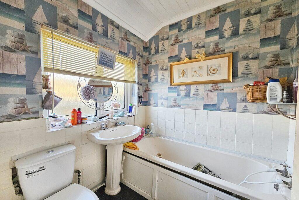 Lynton Road-Bathroom