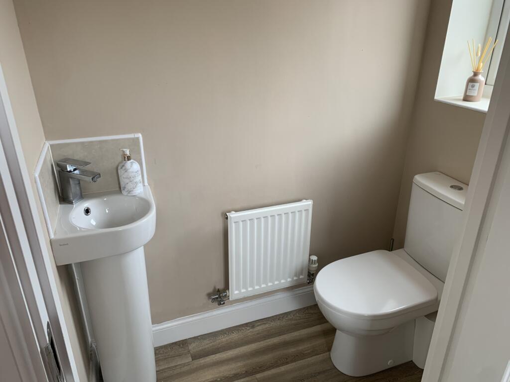 GROUND FLOOR CLOAKROOM WC