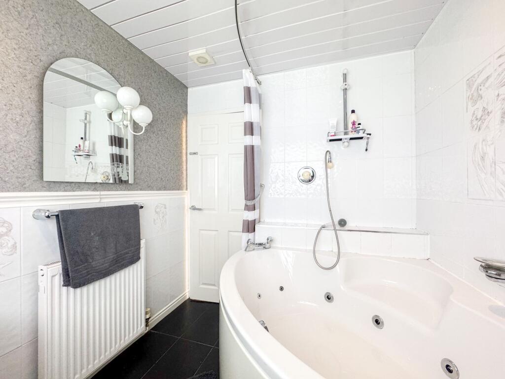 Large family bathroom