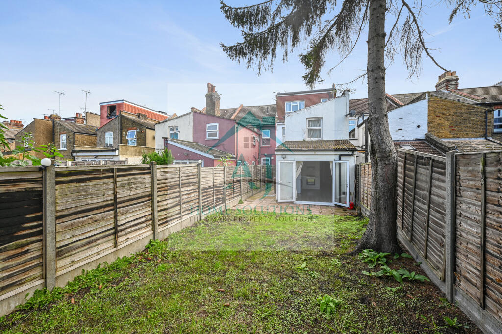 St Kildas Road - Garden1