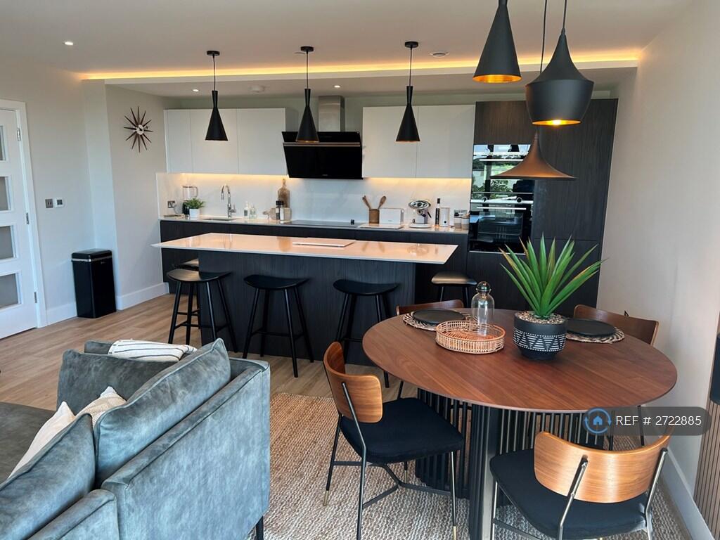 Kitchen / Dinning Area
