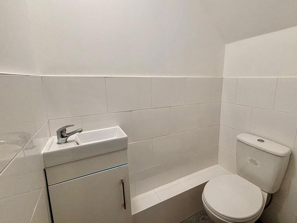 Cloakroom/wc