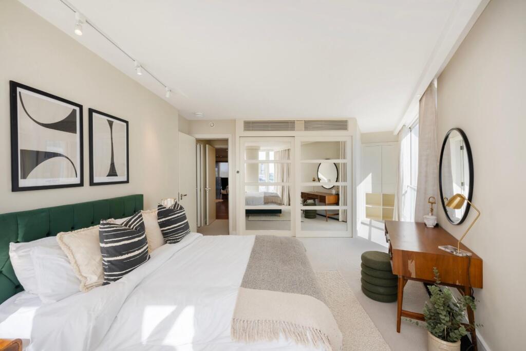 Flat 64-66 Riverside One Hi-53.jpg