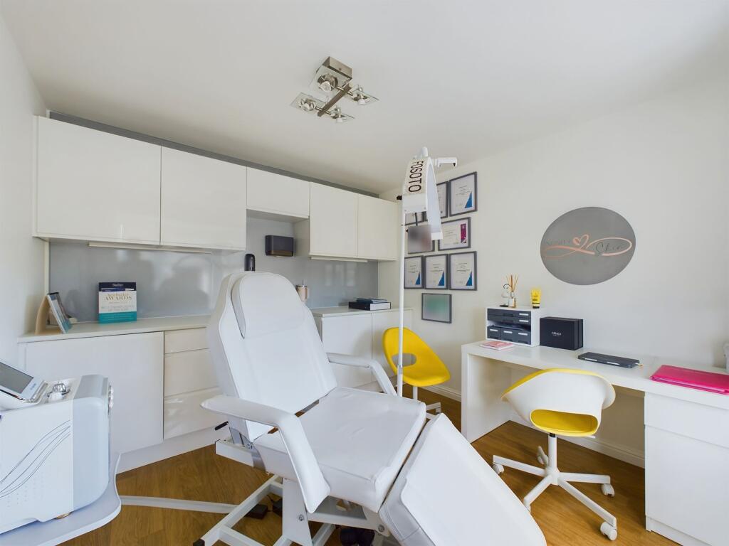 Sitting/Bedroom 5