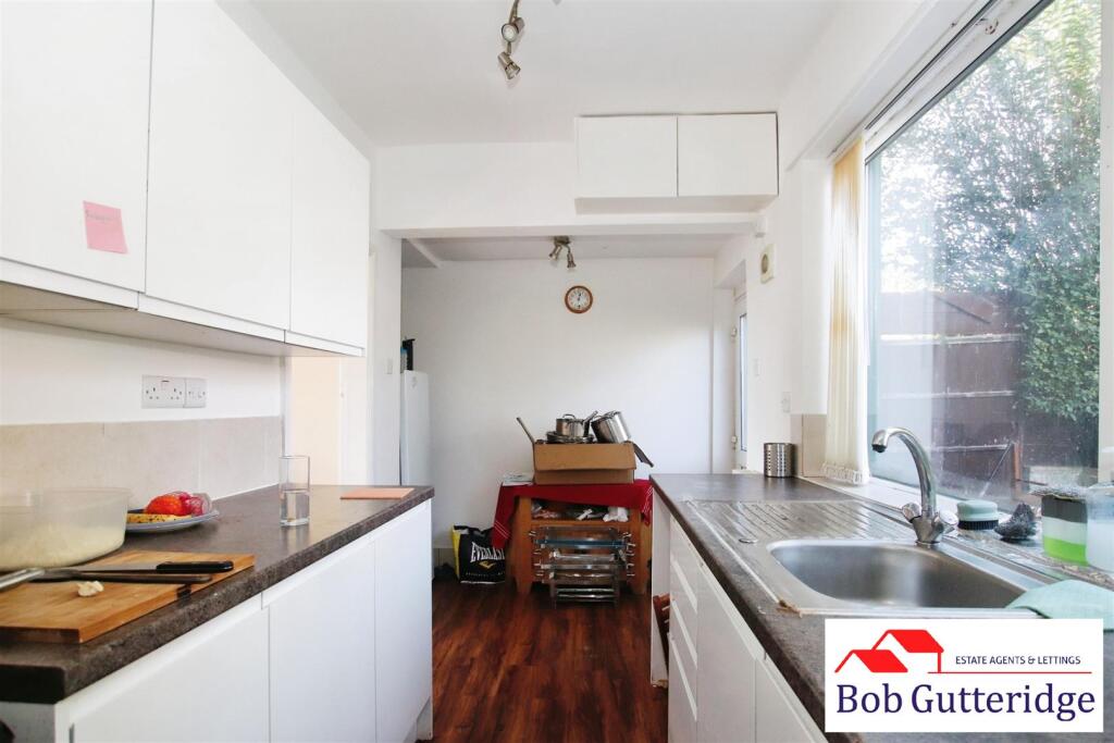 FITTED KITCHEN/DINING ROOM